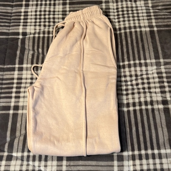 NWT Hoodie & Pintuck Jogger Lounge Set - Picture 6 of 9